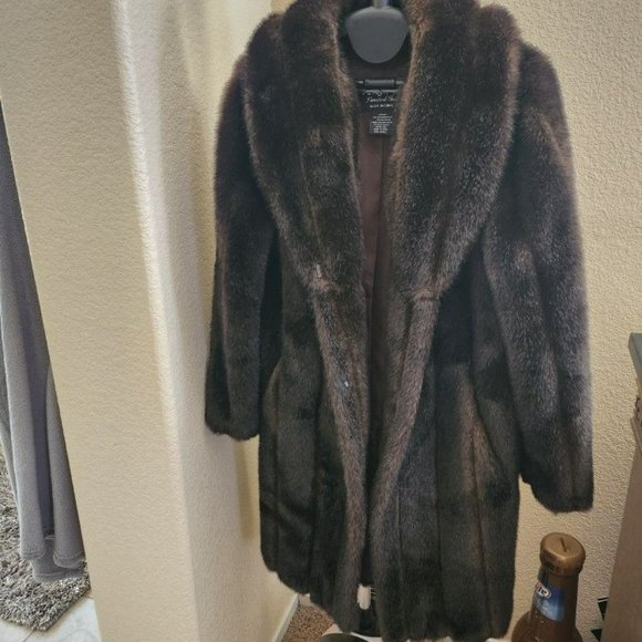 Faux Fur coat - Picture 2 of 3
